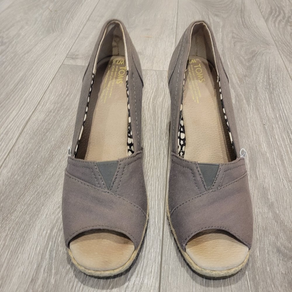 Tom's wedge heels gray size 7.5